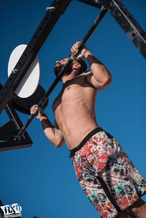 Male crossfit athlete pull up bodyweight wod