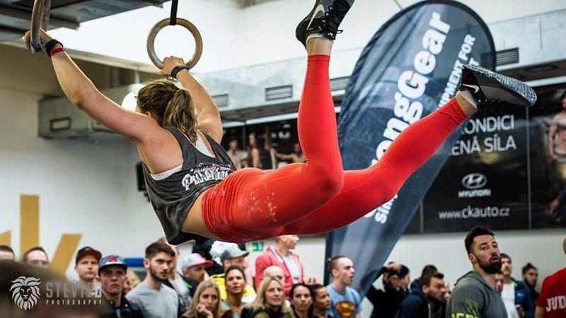 female crossfitter ring muscle up eating right