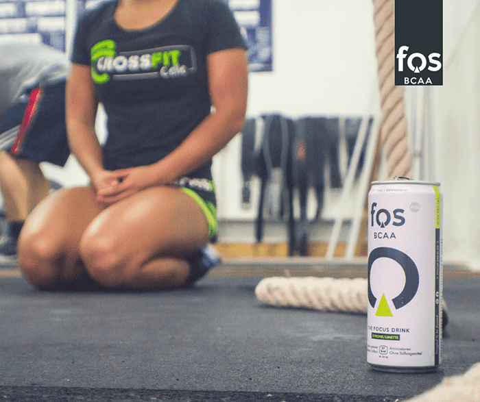 fos bcaa focus drink female athlete resting in between exercises