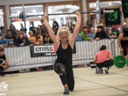 cara sigmundsdottir crossfit athlete overhead walking lunge