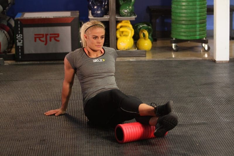 crossfit games athlete sara sigmundsdottir foam rolling