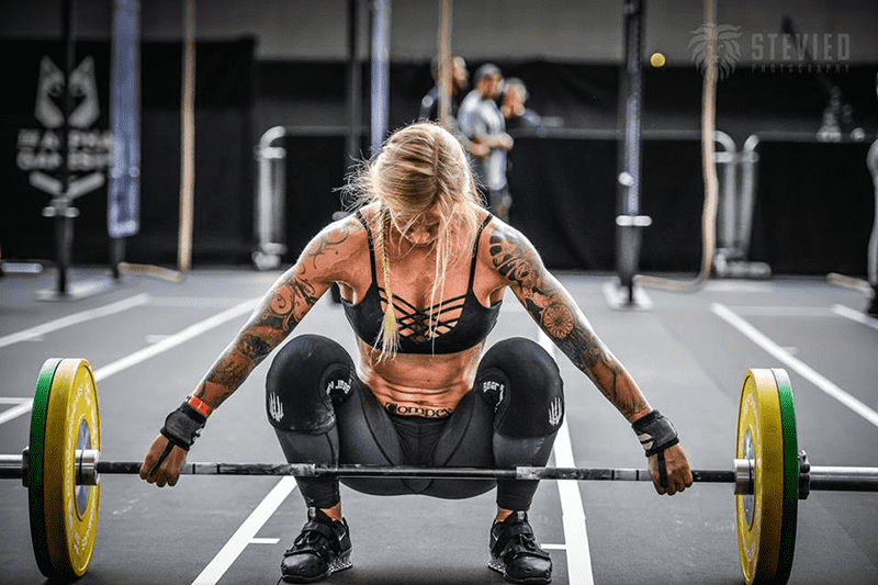 scapular health female crossfitter snatching