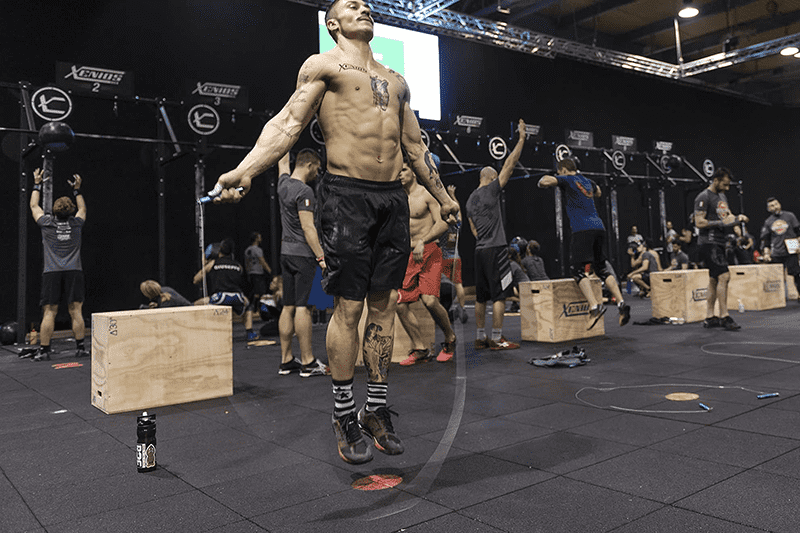 male crossfit athlete double unders