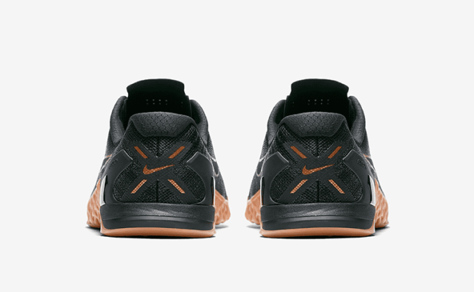 black and gold nike metcon