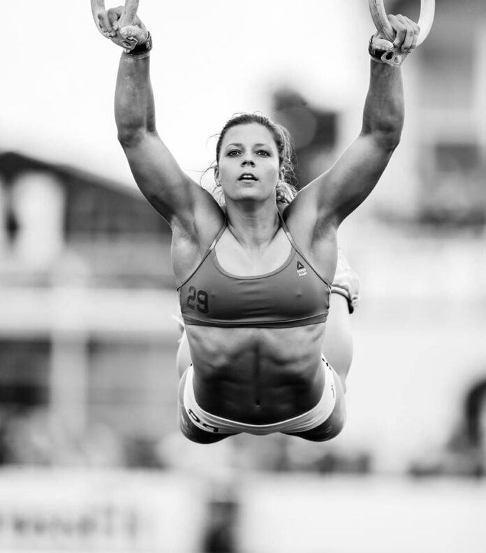 10 Epic Action Shots of Laura Horvath BOXROX