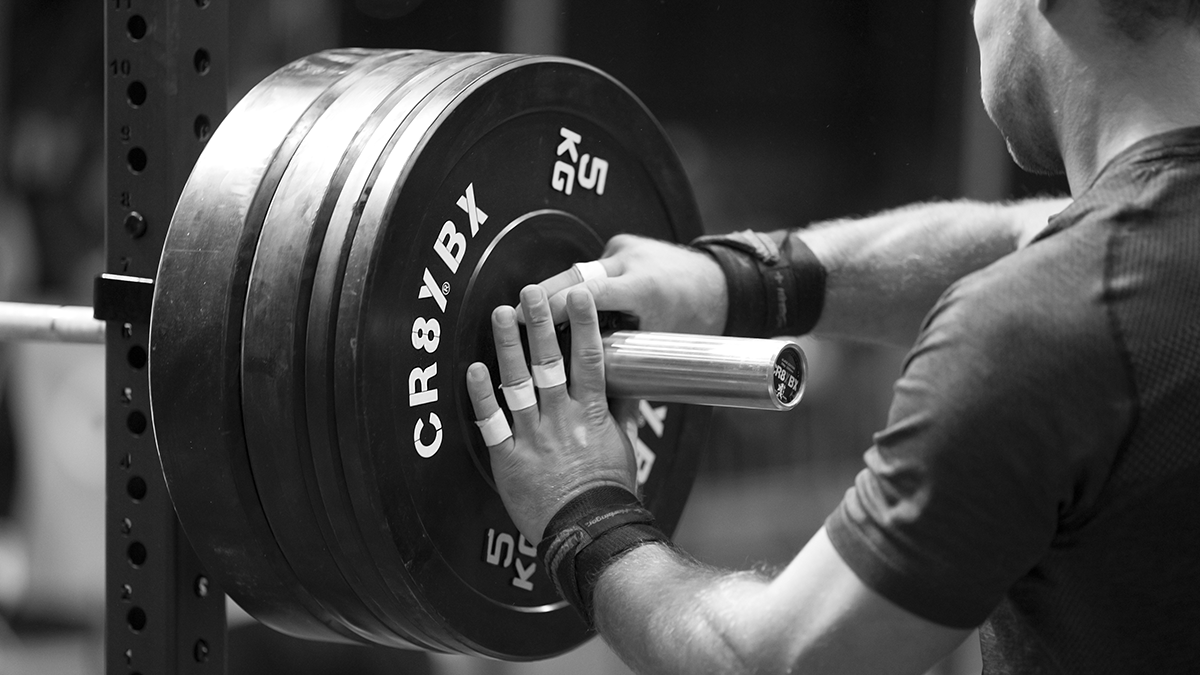 What Happens to Your Body When You Lift Heavy vs. Light Weights - 24Life