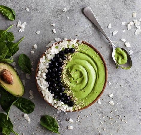 green smoothie bowl healthy eating