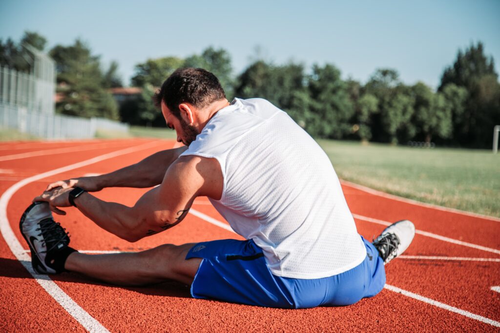 Causes of Knee Pain And How IT Band Stretches Can Be The Secret - Kbands  Training