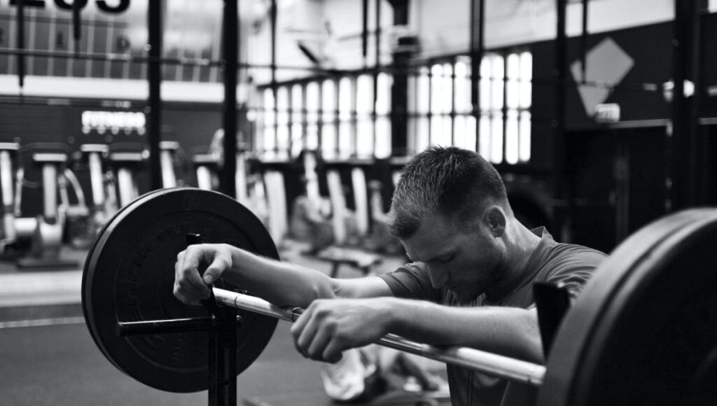 When to Use Light Weights vs. Heavy Weights to Build Strength