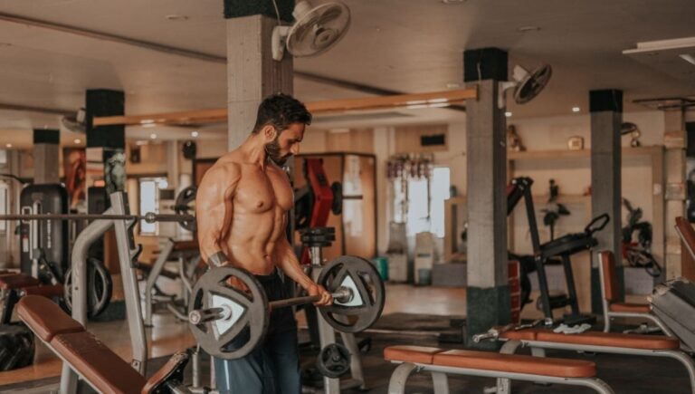 Dumbbell Curls vs Barbell Curls: Which Builds Bigger Biceps for Beginners?