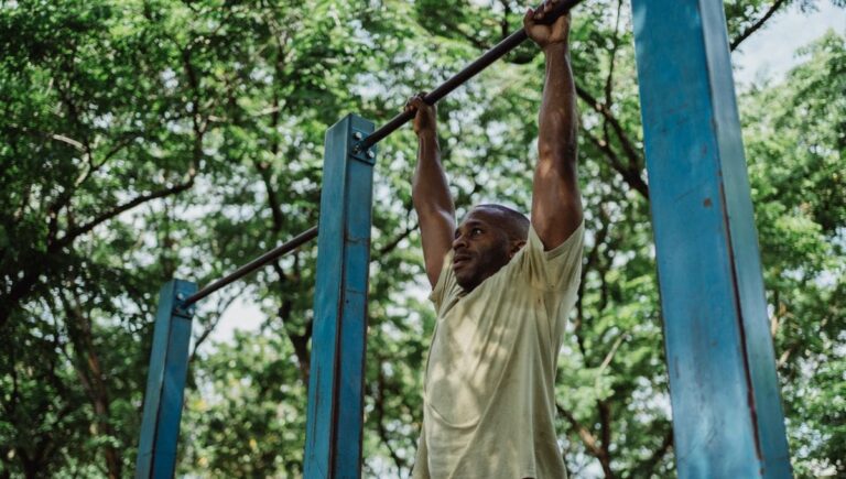 What Happens If You Do a Dead Hang Every Day for 30 Days?