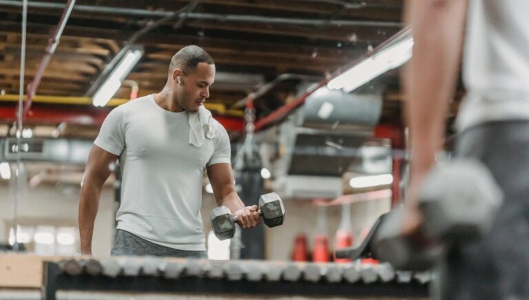 How Heavy Should Beginners do Bicep Curls in the Gym?