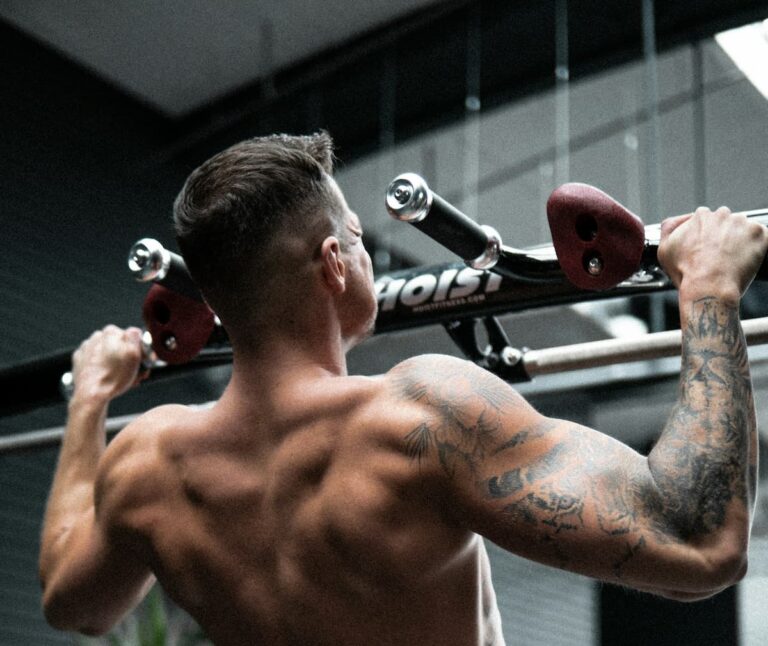3 Best Beginner Bodyweight Exercises for a Jacked and Attractive V Shaped Torso