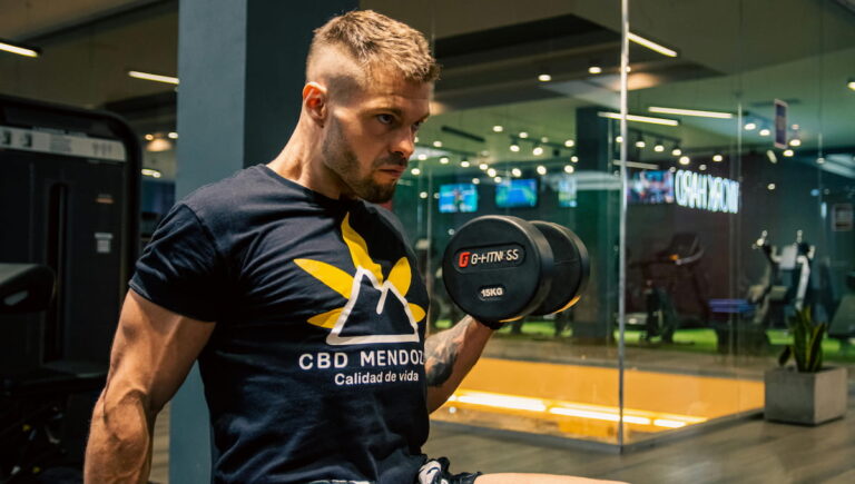 Dumbbell Curls vs Barbell Curls – Which Builds Better Biceps for Beginners?