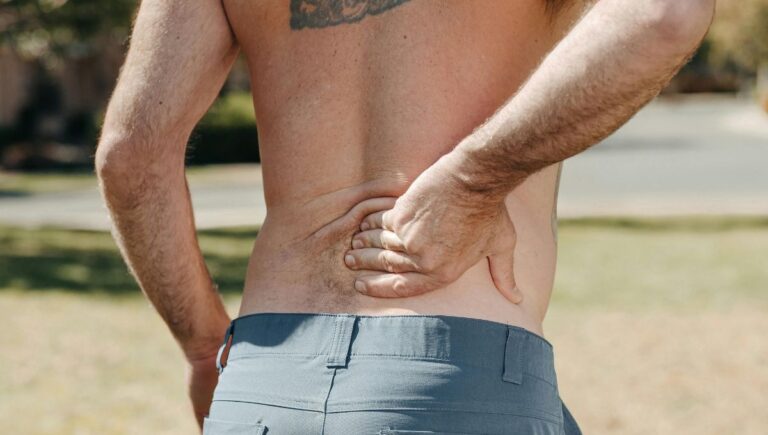 5 Back Pain Red Flags and What to Do Instead of Training Through It