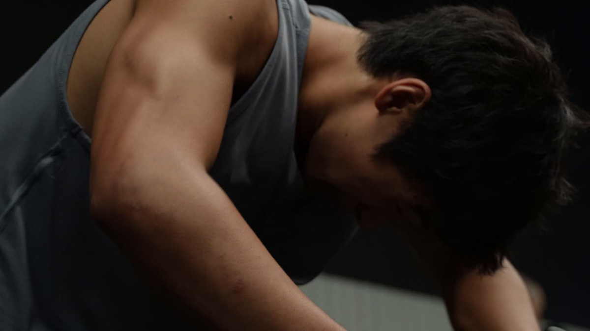 Man in gym struggling to workout and burning out