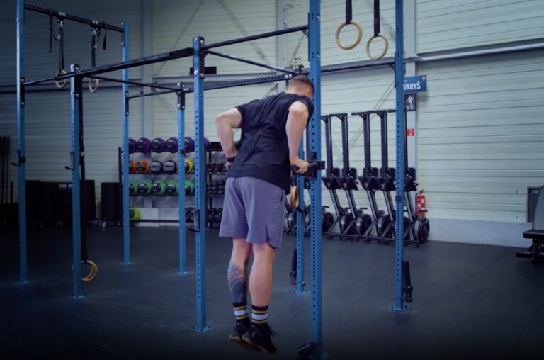 Dips vs Press Ups – Which is the Best Beginner Bodyweight Exercise for a Jacked and Muscular Chest?