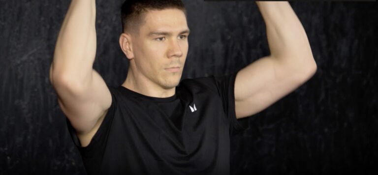 How to Train Your Shoulders at Home Without Weights