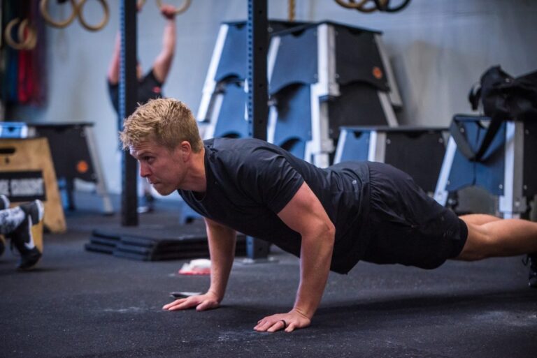 Jeff Cavaliere Explains How to Get a Chiseled Lower Chest