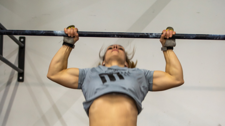 5 Reasons Why Kipping Pull Ups ARE a Good Idea for You