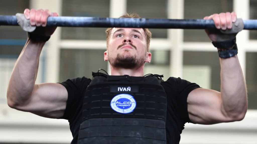 Pull-Ups vs Dumbbell Rows: Which Makes Your Back Wider?