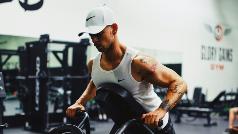 5 Helpful Tips for Beginners to Build Chest Muscle Using Gym Machines