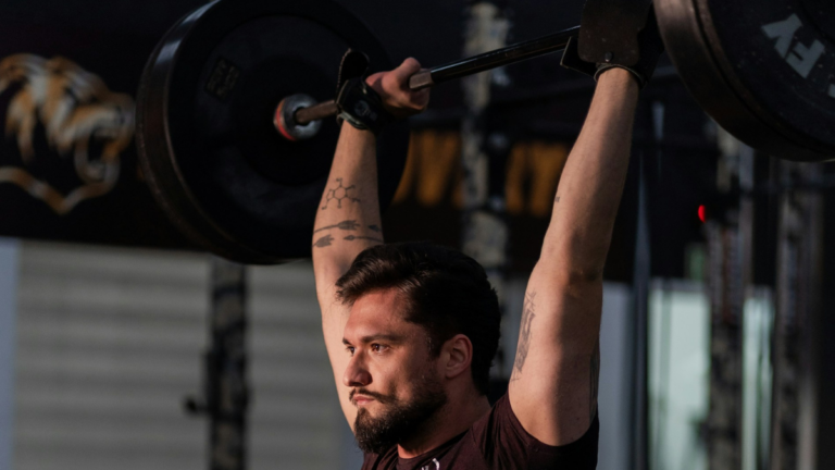 3 Best Shoulder Exercises for Beginners in The Gym