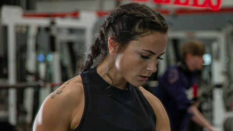 Dumbbell Flyes vs Cable Flyes: Which Builds a Better Looking Chest for Beginners?